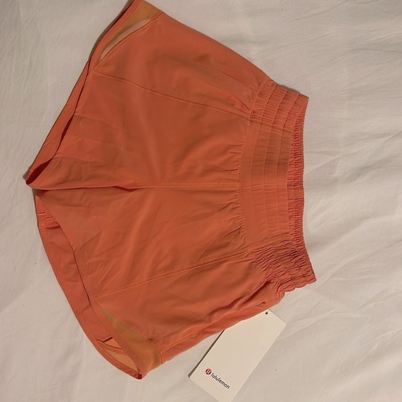Lululemon Hotty Hot High Rise 4” Lined shorts - Picture 3 of 4